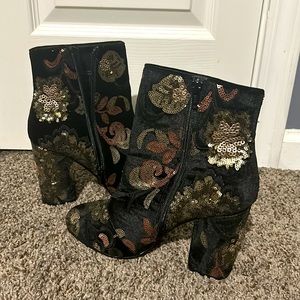 ALDO-Black Velvet Booties/Embroidered/Sequins-Leather Insole-Side Zip-SZ 8